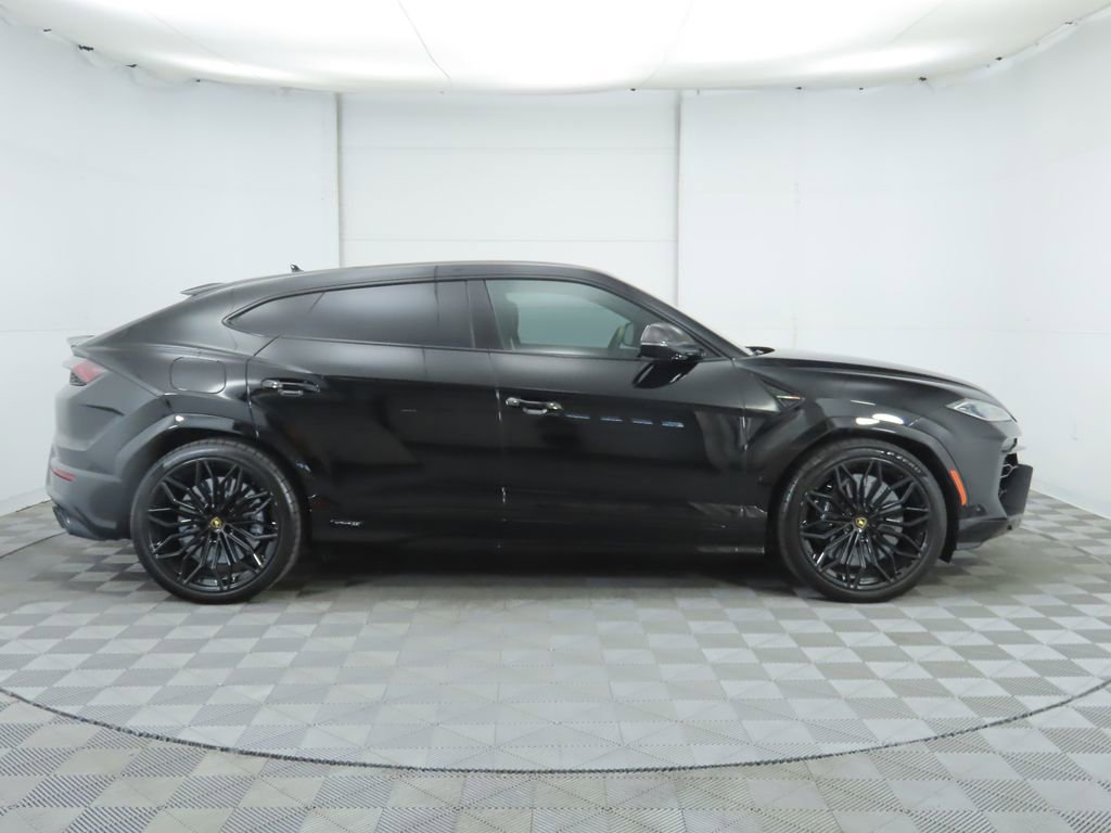 Used 2025 Lamborghini Urus SE image 4