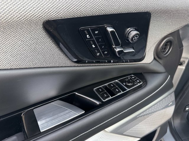 Certified 2025 Cadillac Optiq Sport 2 w/ LPO, Floor Liner Package AWD/4WD image 15