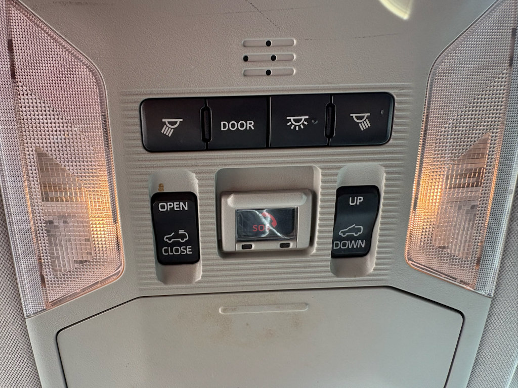 Used 2020 Toyota RAV4 XLE w/ Convenience Package FWD image 25