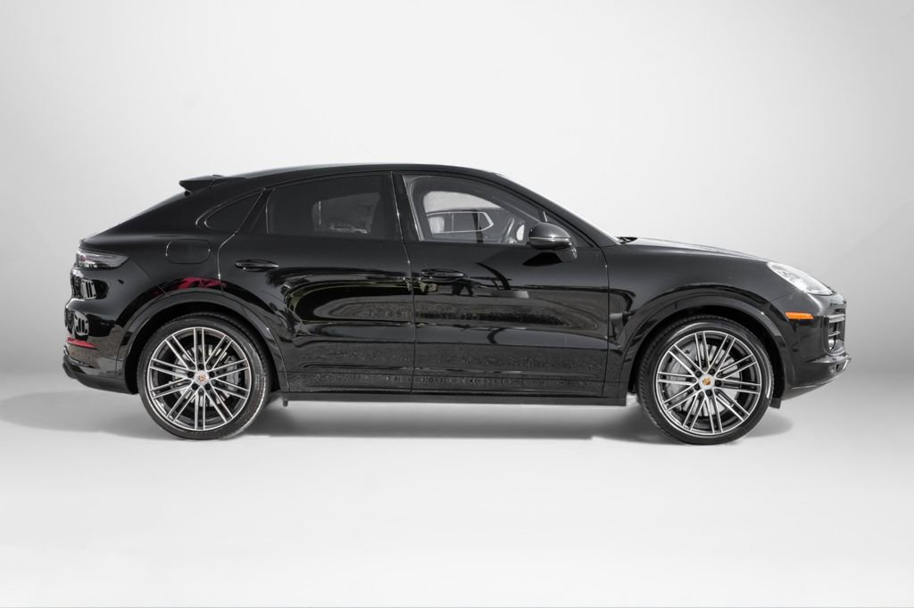 Used 2020 Porsche Cayenne Turbo image 5