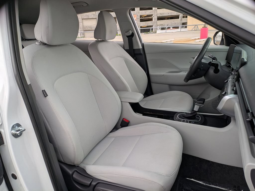 Used 2025 Hyundai Kona SEL FWD image 50
