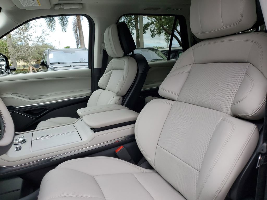 New 2025 Lincoln Navigator L Reserve image 23