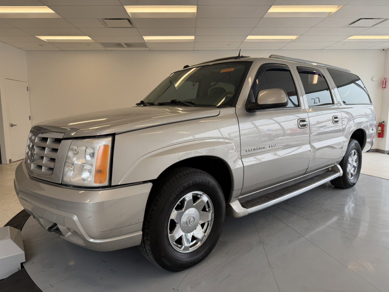Used 2004 Cadillac Escalade ESV AWD image 3