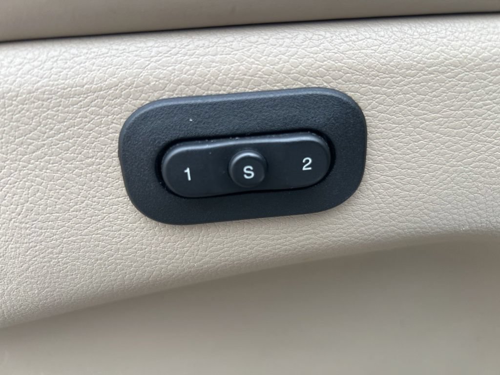 Used 2019 Jeep Grand Cherokee Overland AWD/4WD image 15