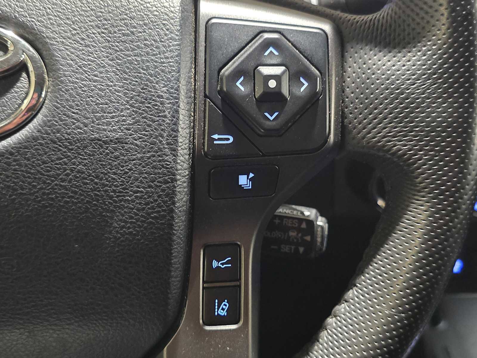 Used 2019 Toyota Tacoma TRD Off-Road w/ Technology Package AWD/4WD image 33