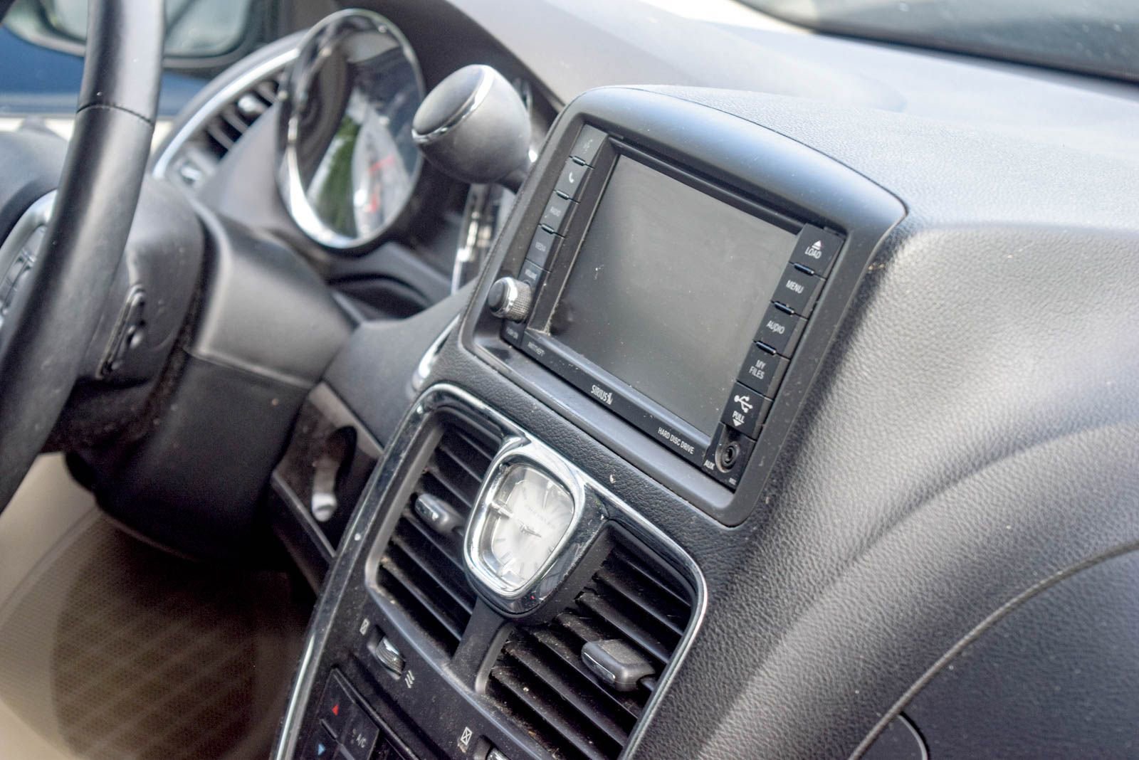 Used 2016 Chrysler Town & Country Touring w/ Driver Convenience Group FWD image 19
