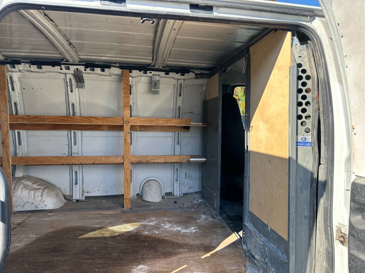 Used 2008 Chevrolet Express 2500 image 24