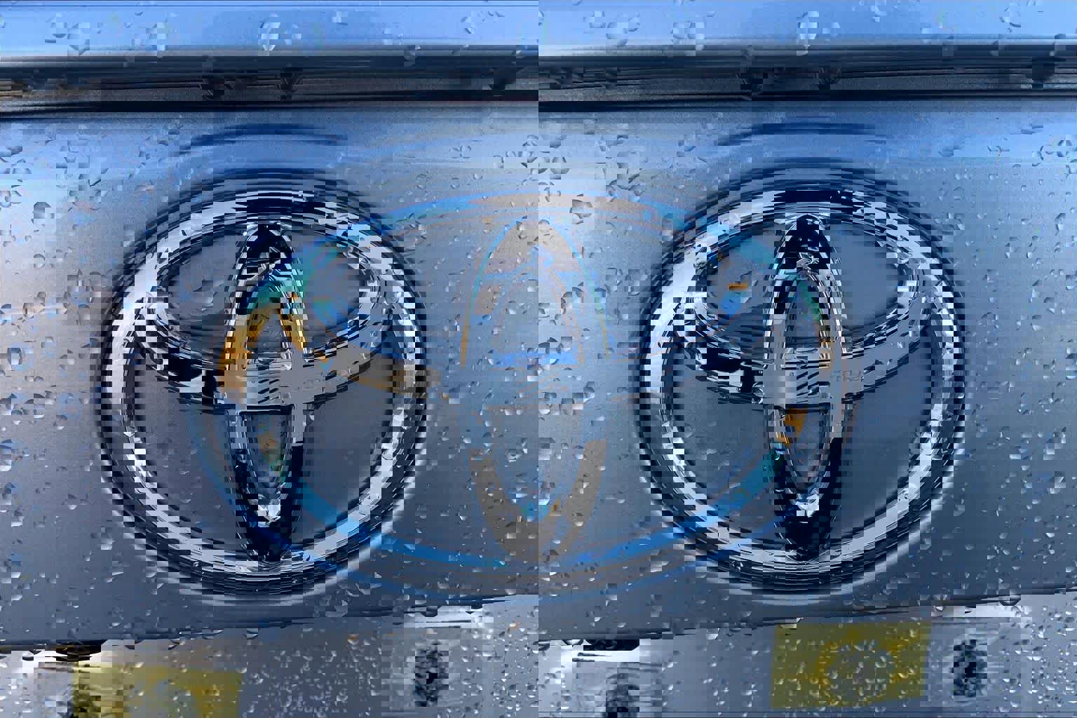 Used 2025 Toyota RAV4 XLE image 32