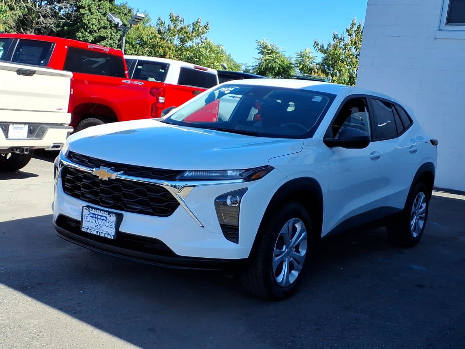 Used 2024 Chevrolet Trax LS FWD image 3