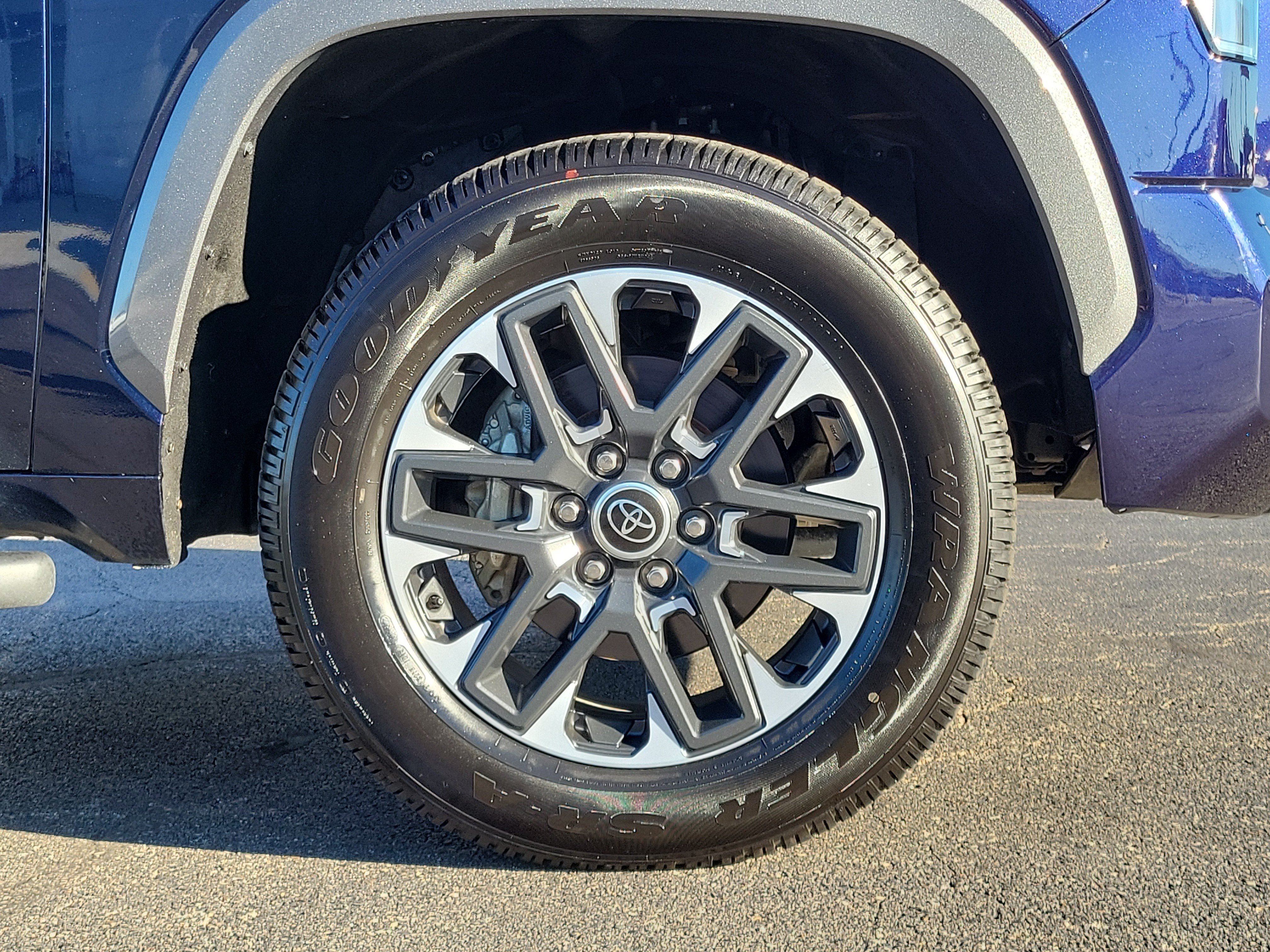 Used 2023 Toyota Tundra Limited AWD/4WD image 5