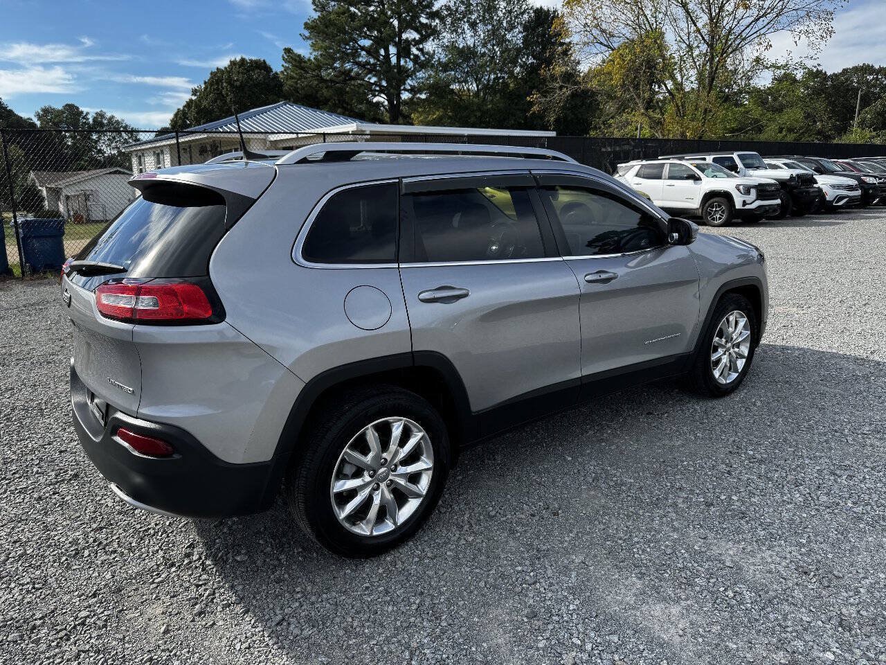 Used 2017 Jeep Cherokee Limited FWD image 7