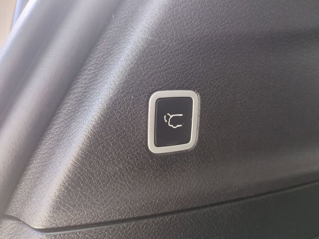 Used 2017 Chrysler Pacifica Limited FWD image 15