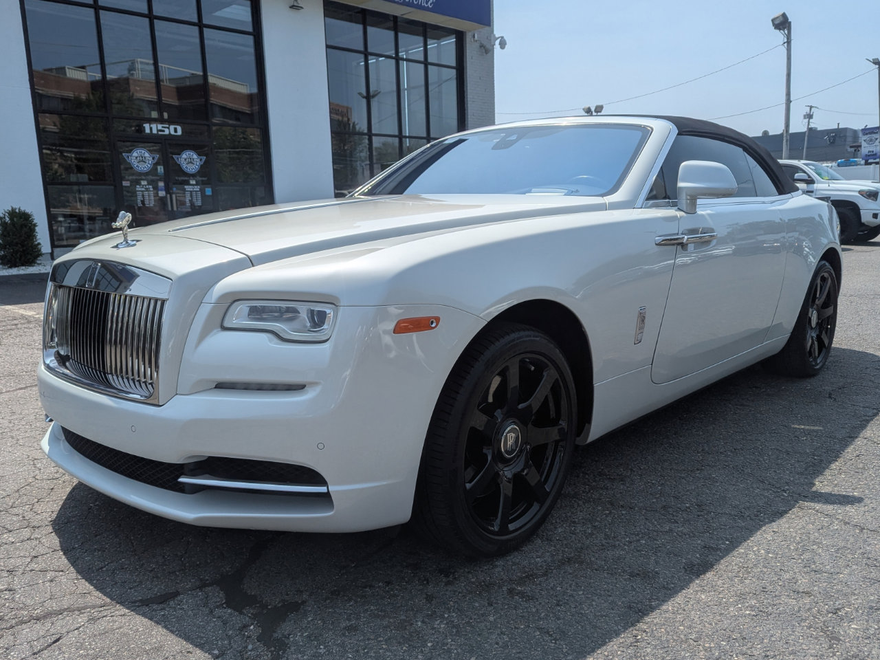 Used 2018 Rolls-Royce Dawn image 2