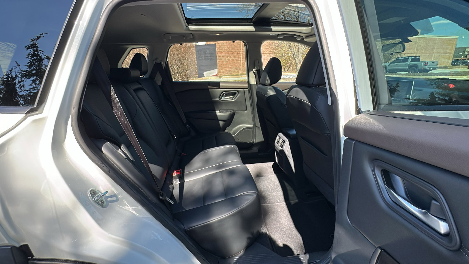 Certified 2022 Nissan Rogue SV w/ SV Premium Package image 24