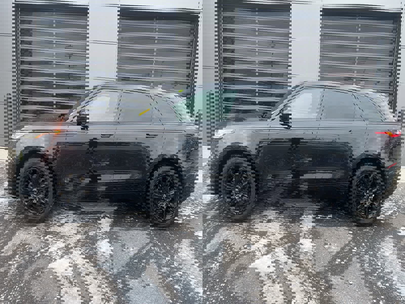 Used 2023 Land Rover Range Rover Velar R-Dynamic S image 2