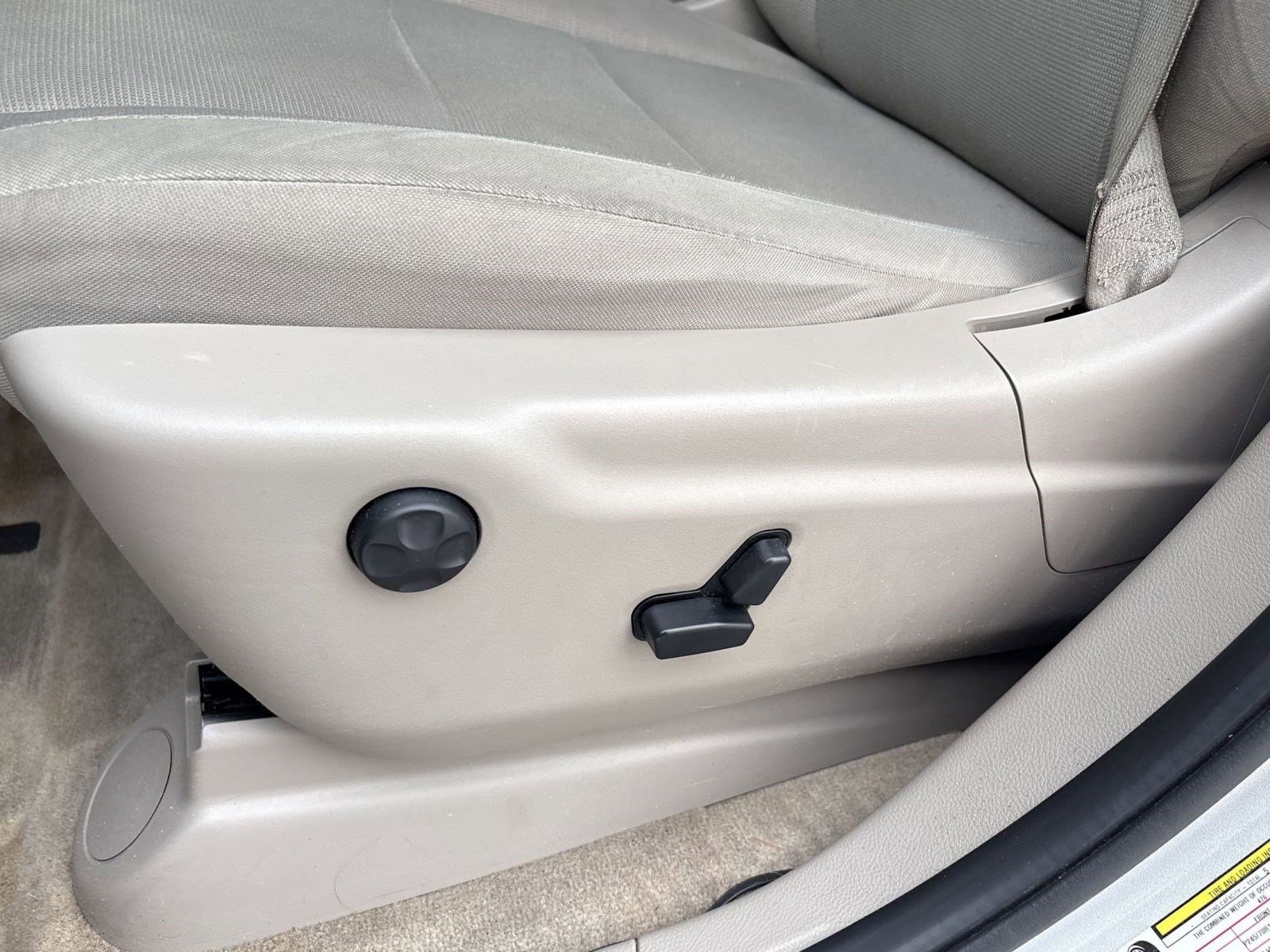 Used 2011 Jeep Grand Cherokee Laredo image 13