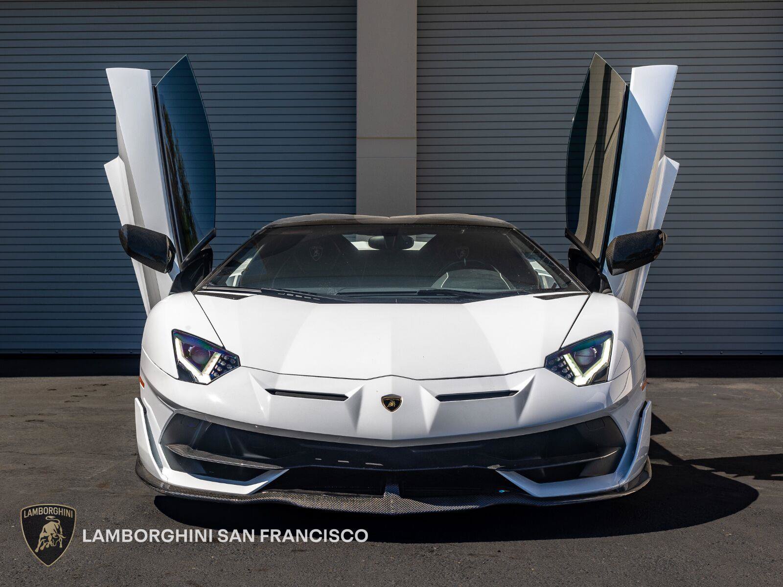 Used 2020 Lamborghini Aventador SVJ AWD/4WD image 2