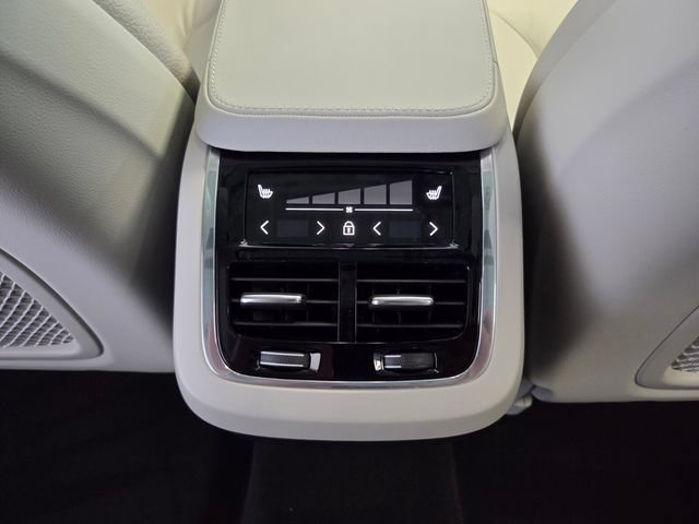 Certified 2025 Volvo XC90 B5 Plus w/ Protection Package Premier AWD/4WD image 17