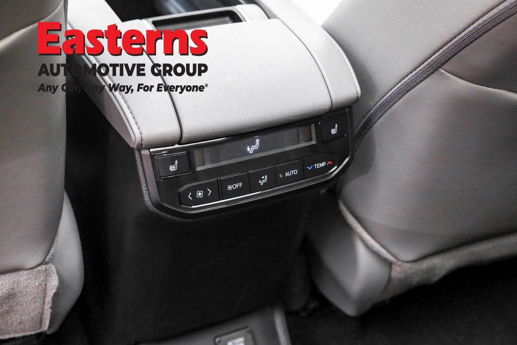 Used 2024 Toyota Highlander Platinum AWD/4WD image 27