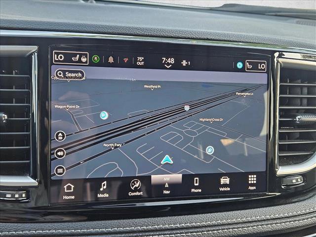 Used 2023 Chrysler Pacifica Touring-L FWD image 11