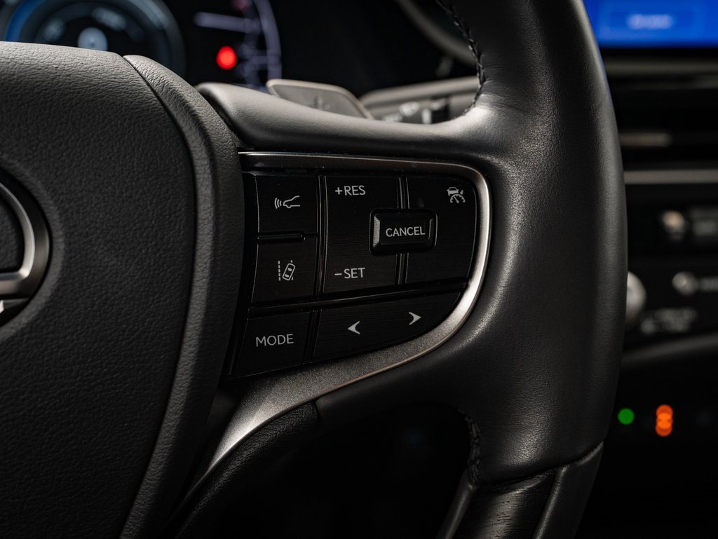 Certified 2025 Lexus ES 300h w/ Luxury Package image 29