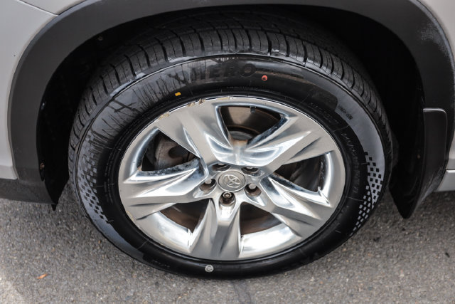 Used 2015 Toyota Highlander Limited Platinum AWD/4WD image 19