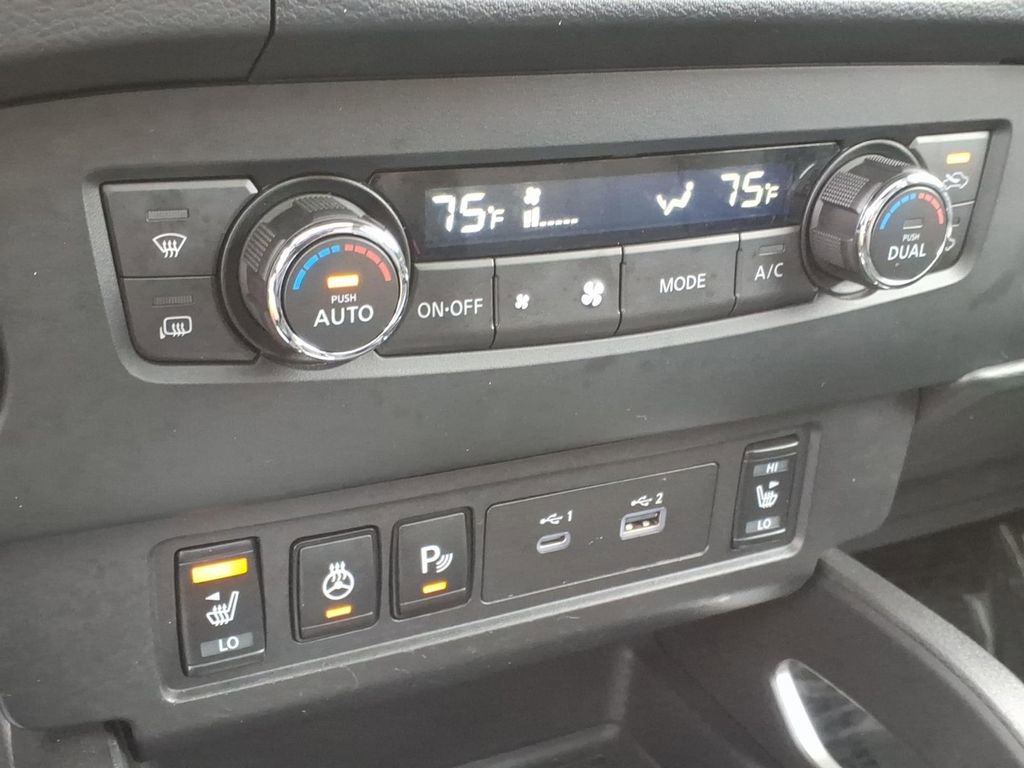 Used 2022 Nissan Frontier SV w/ SV Premium Package image 25