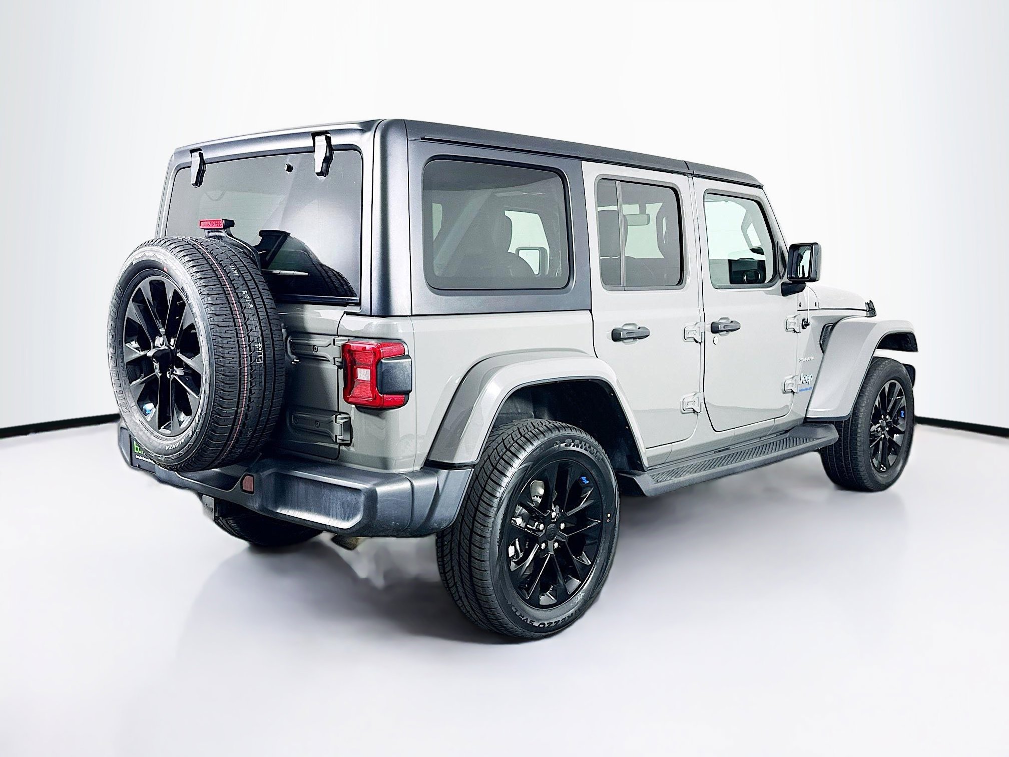 Used 2023 Jeep Wrangler Sahara image 9