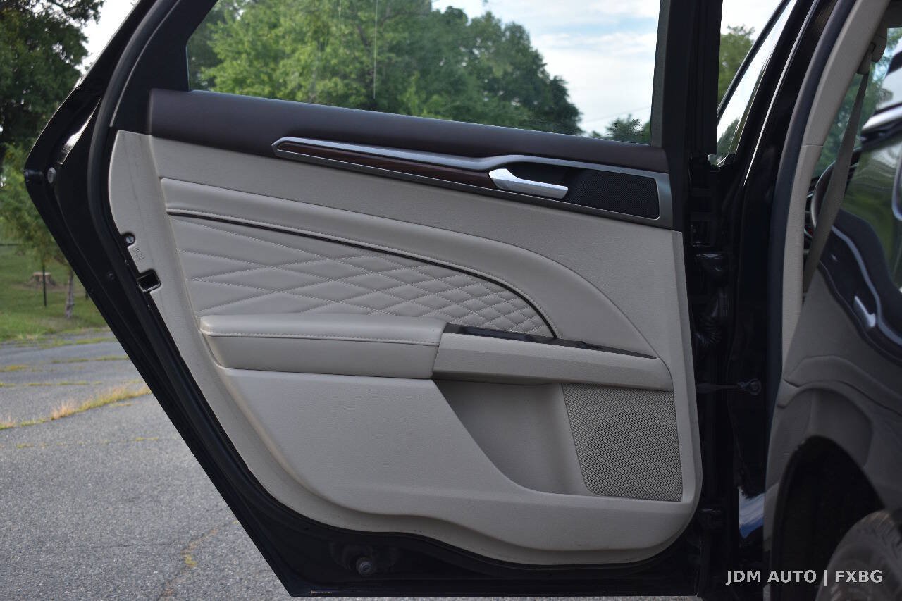 Used 2017 Ford Fusion Platinum FWD image 10