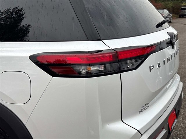 New 2025 Nissan Pathfinder SL image 12