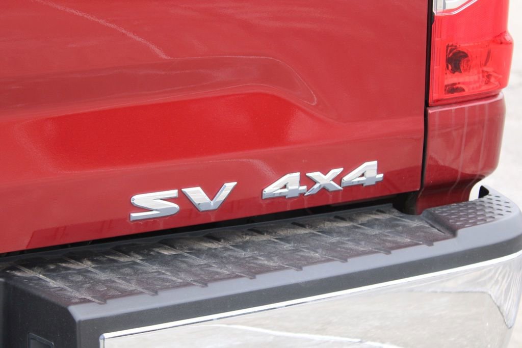 Used 2017 Nissan Titan SV image 9