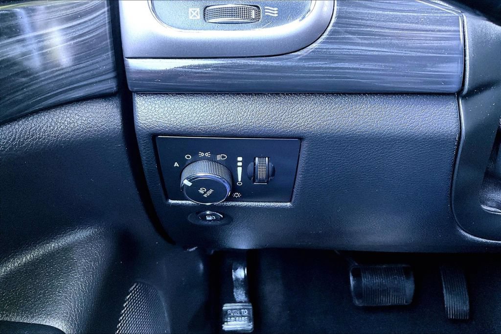 Used 2020 Jeep Grand Cherokee Altitude AWD/4WD image 15