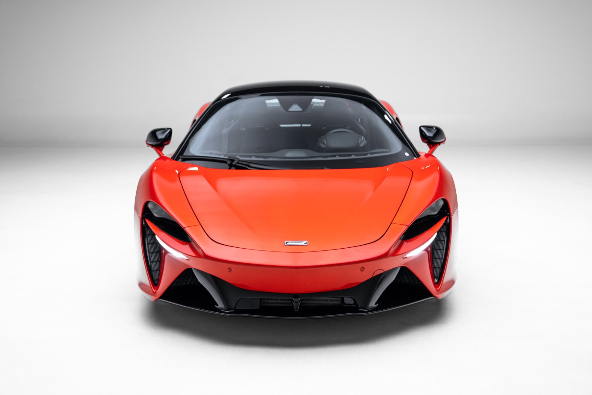 Used 2024 McLaren Artura image 3
