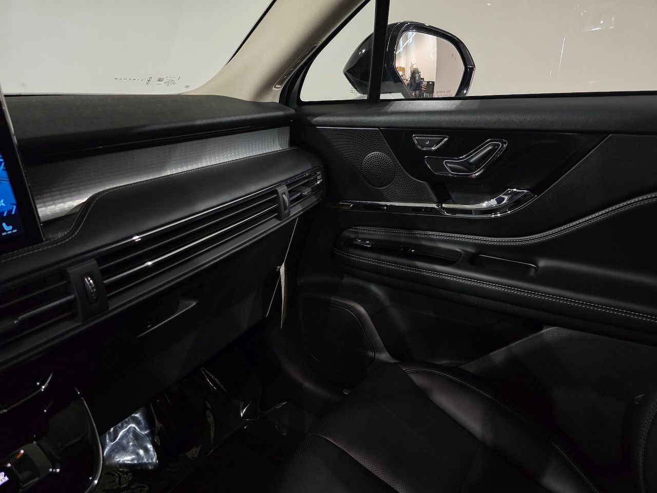 New 2026 Lincoln Corsair Premiere image 29