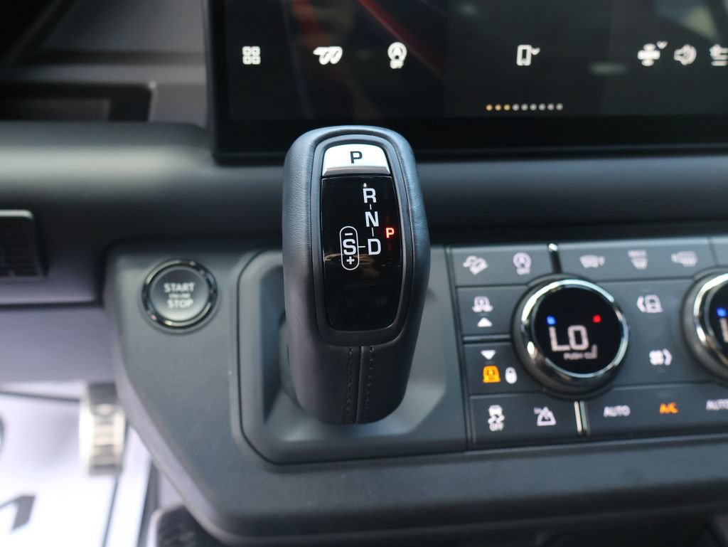 Used 2025 Land Rover Defender 110 AWD/4WD image 34