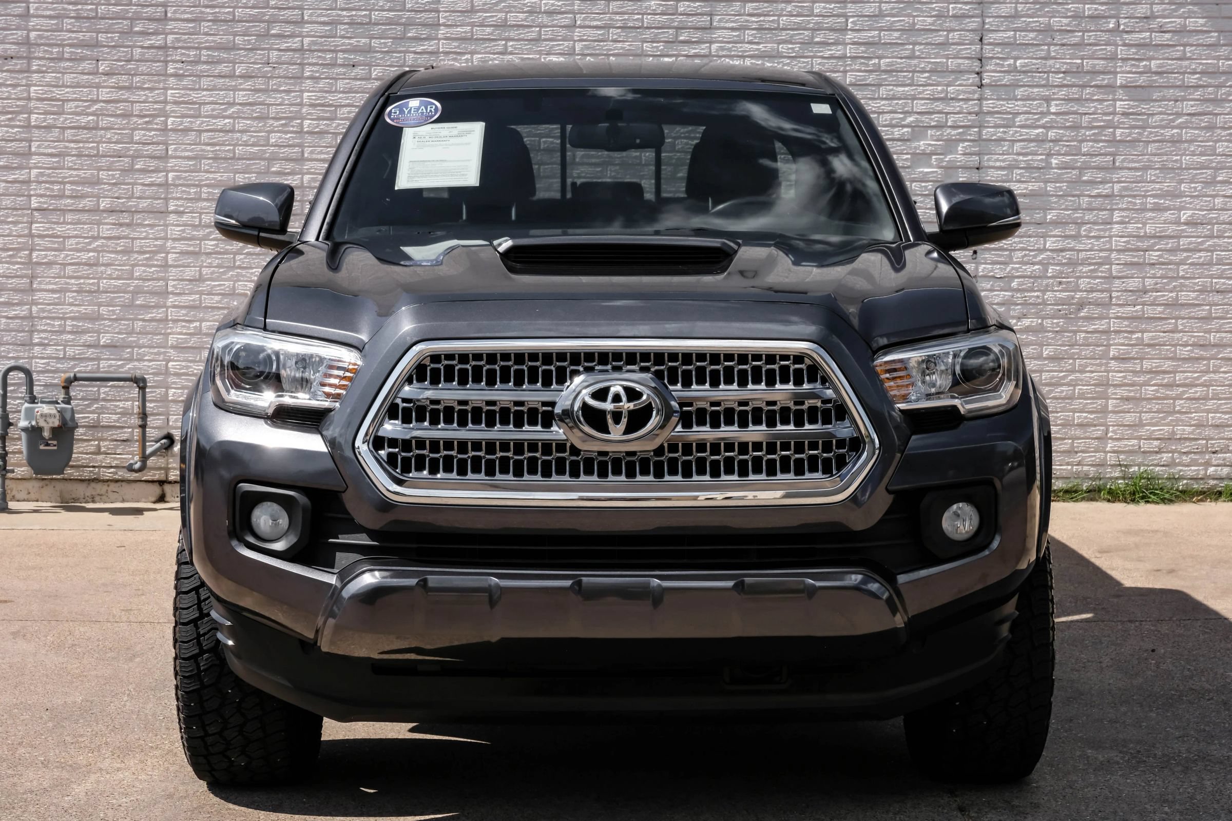 Used 2017 Toyota Tacoma TRD Sport w/ Tow Package (A/T) AWD/4WD image 4