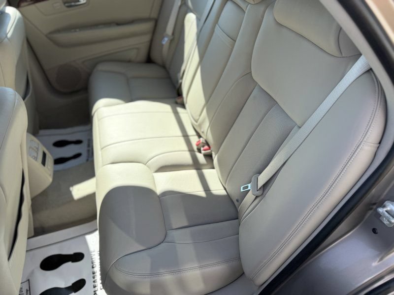 Used 2006 Cadillac DTS w/ Trunk Convenience Package FWD image 14