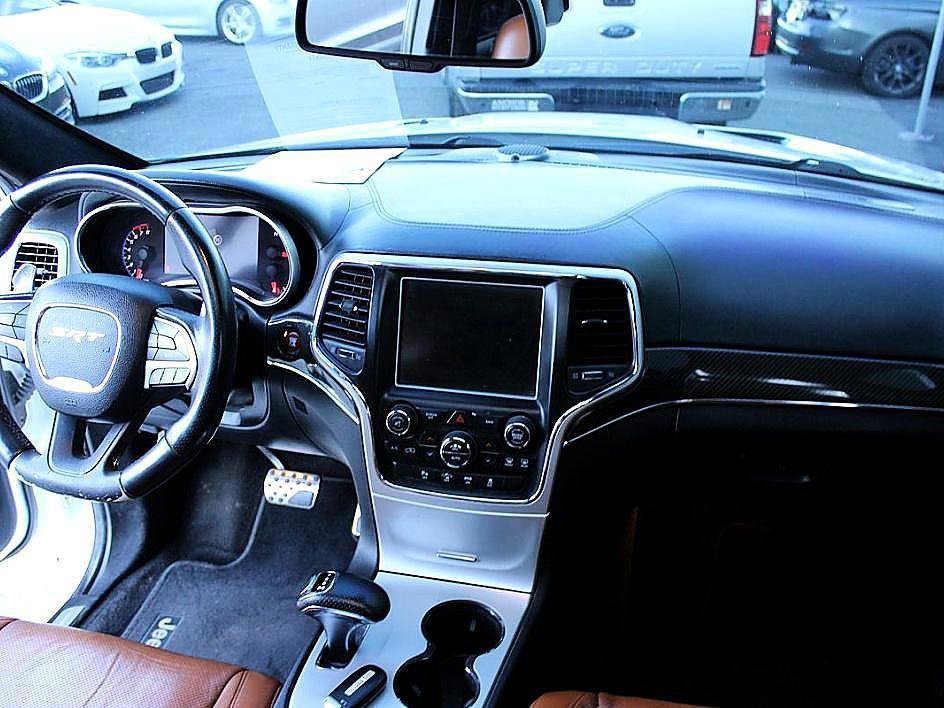 Used 2014 Jeep Grand Cherokee SRT image 21