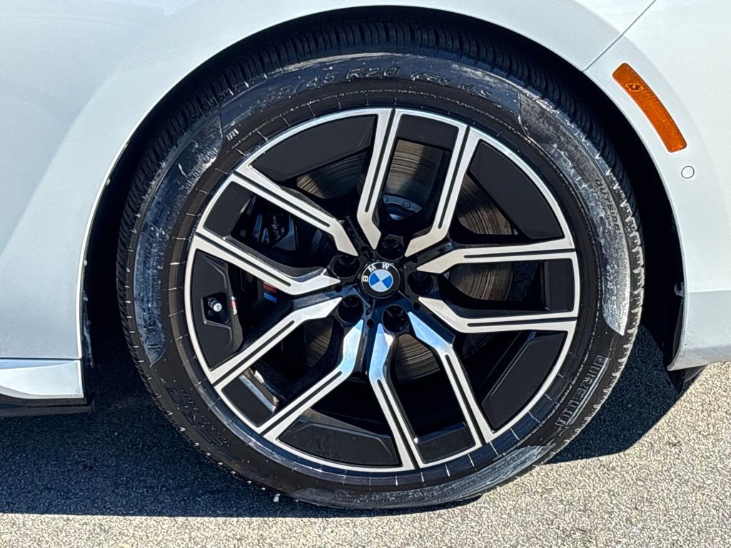 Used 2025 BMW 750e xDrive 750e xDrive w/ Premium Package image 31