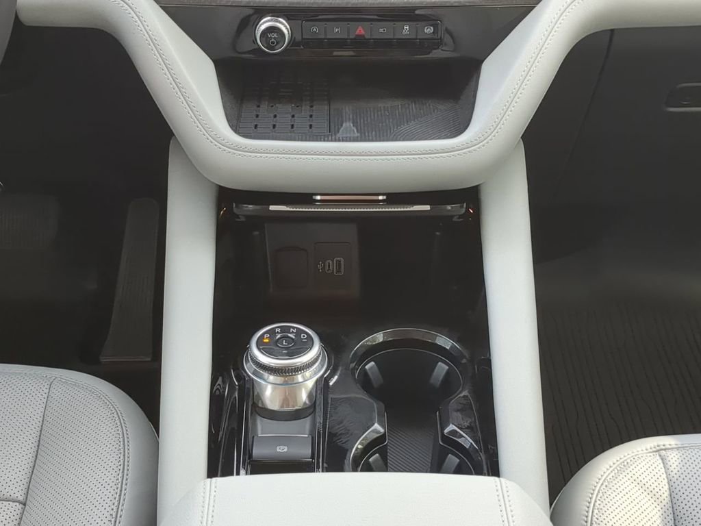 Used 2025 Ford Explorer Platinum w/ Ultimate Package image 19