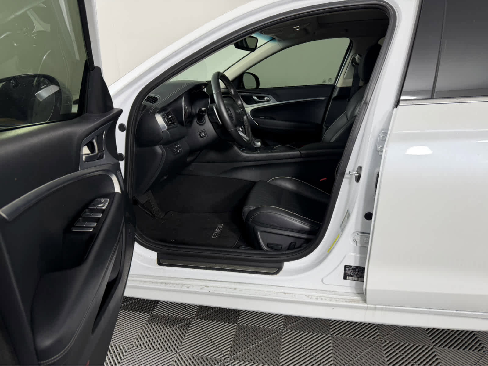 Used 2021 Genesis G70 2.0T w/ Elite Package image 9