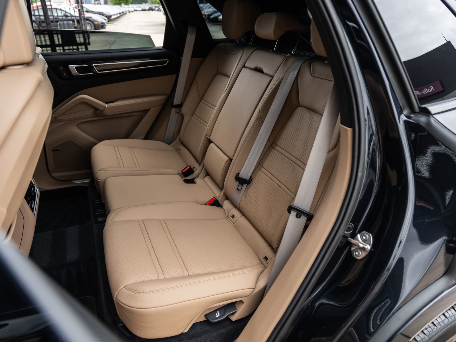 Certified 2023 Porsche Cayenne S Platinum image 37