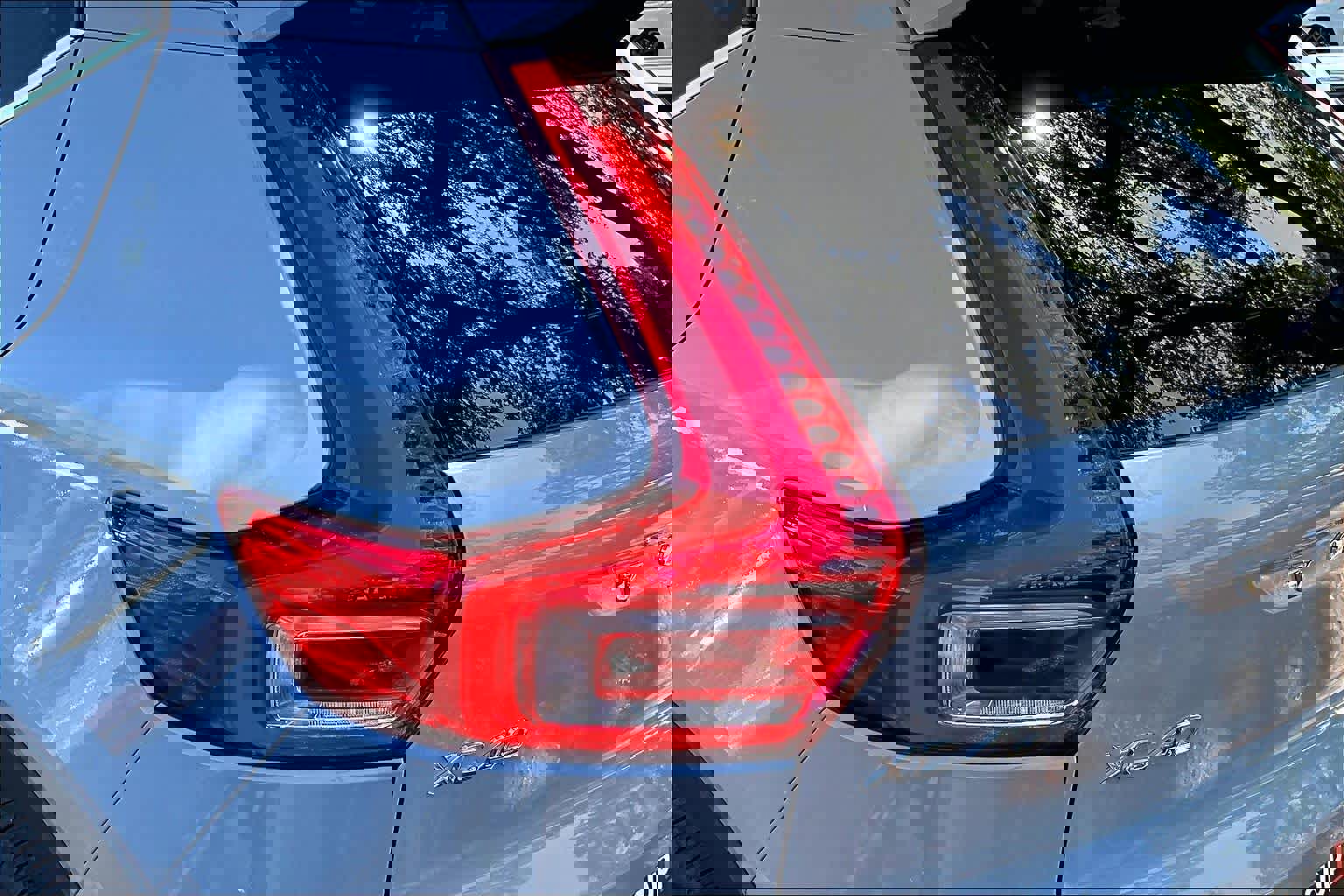 Used 2025 Volvo XC40 B5 Plus AWD/4WD image 29