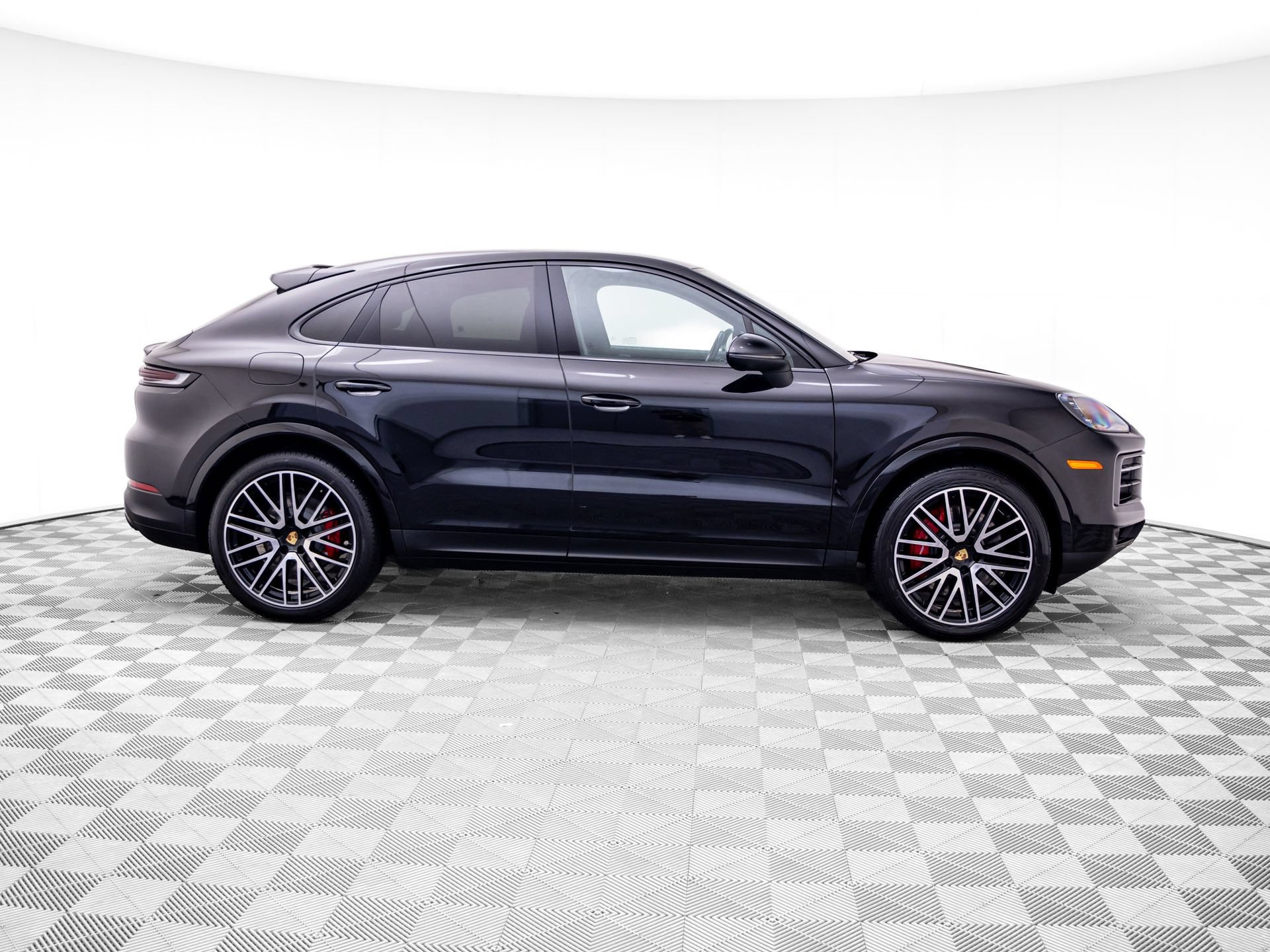 Used 2024 Porsche Cayenne S AWD/4WD image 6