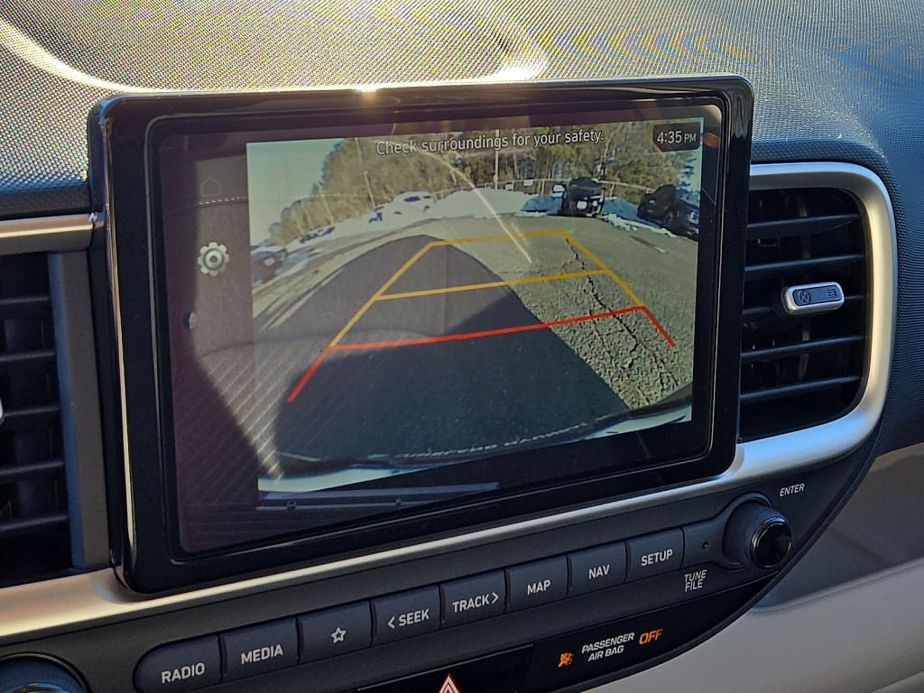 Certified 2025 Hyundai Venue Limited FWD image 21
