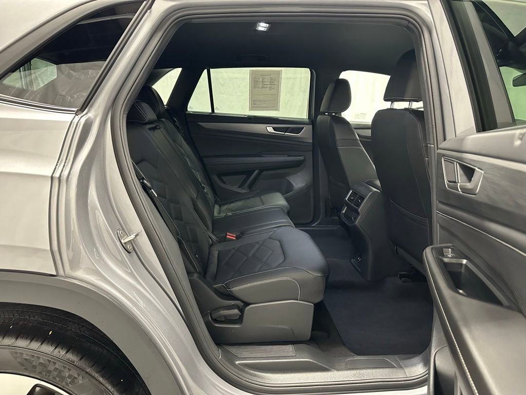 Used 2025 Volkswagen Atlas Cross Sport SE image 50
