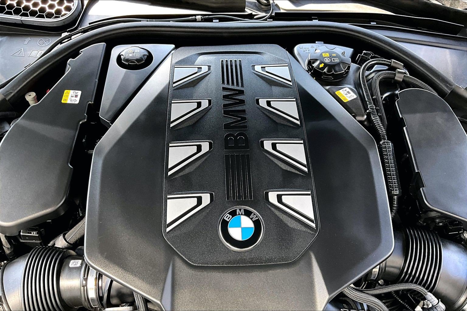 Used 2025 BMW 760i xDrive w/ Luxury Rear Seating Package AWD/4WD image 30