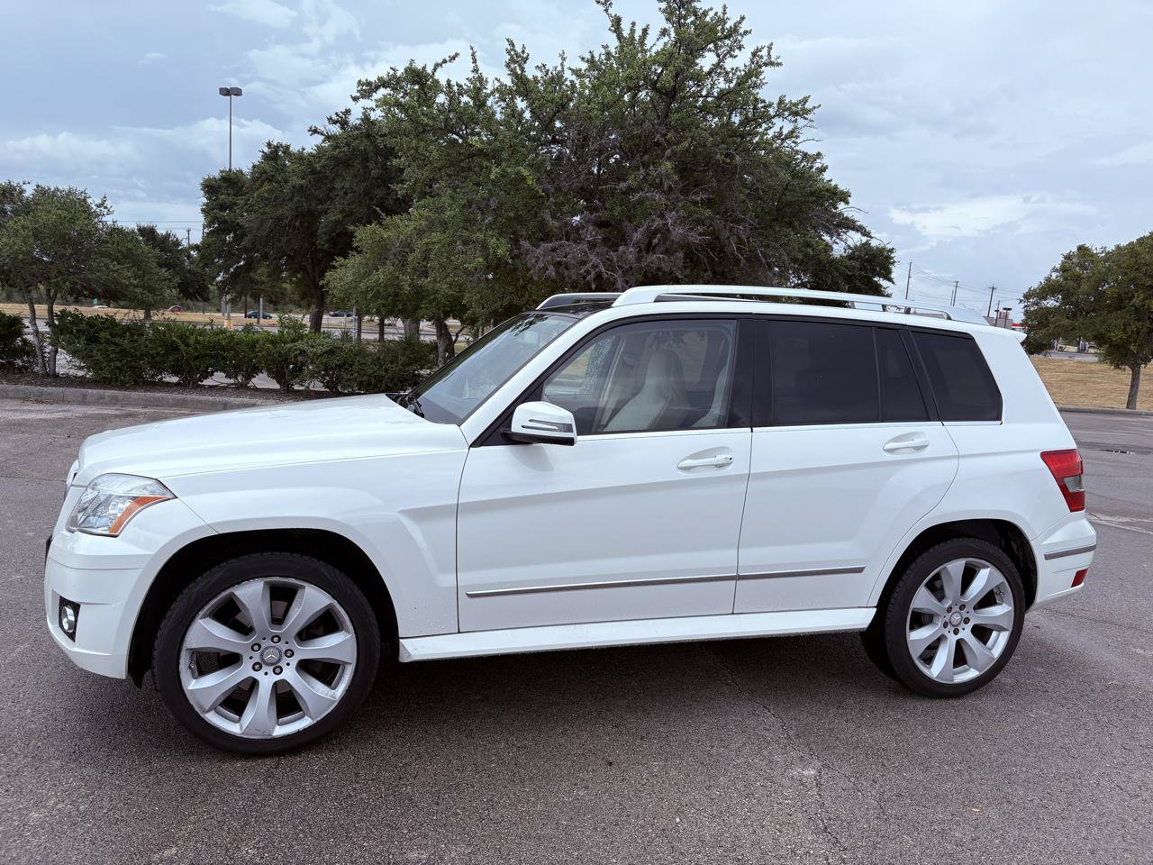 Used 2010 Mercedes-Benz GLK 350 2WD image 6