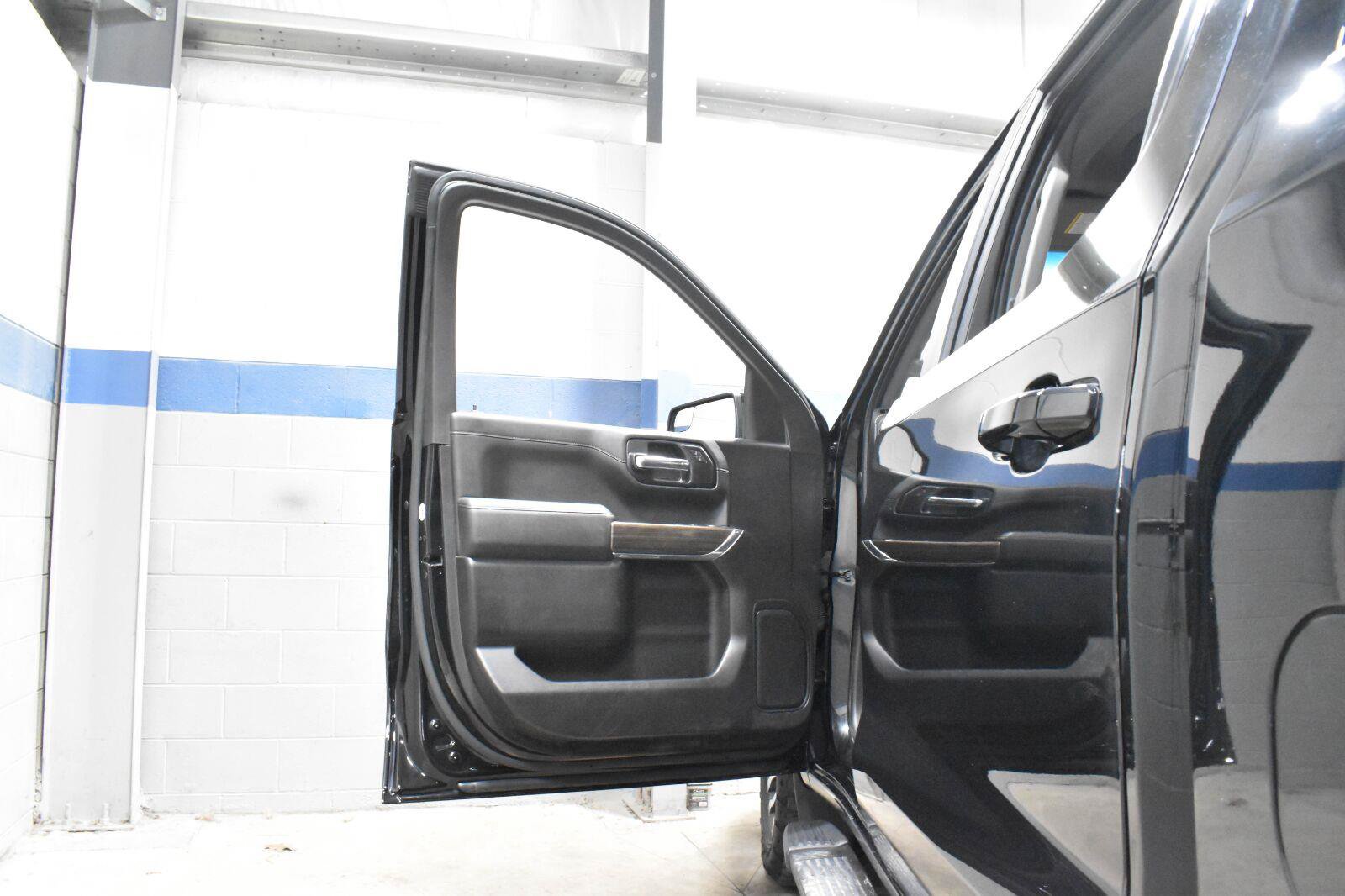Used 2022 Chevrolet Silverado 1500 RST AWD/4WD image 9