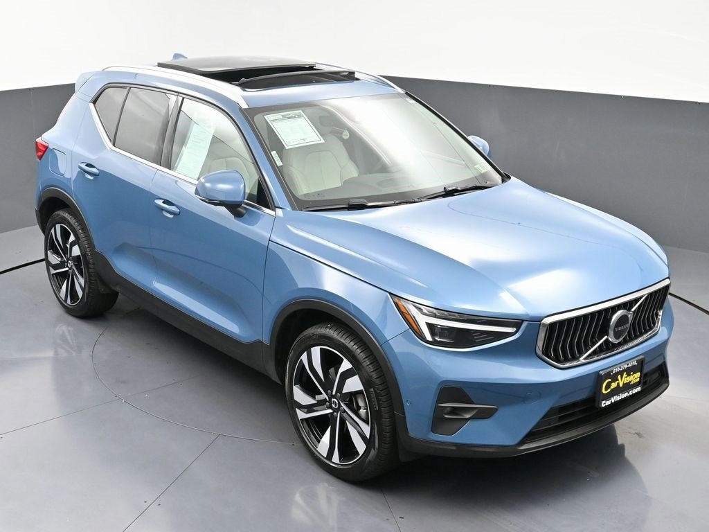 Used 2024 Volvo XC40 B5 Ultimate w/ Protection Package image 44